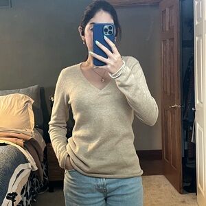 Old Navy Women's V-Neck Sweater in Beige